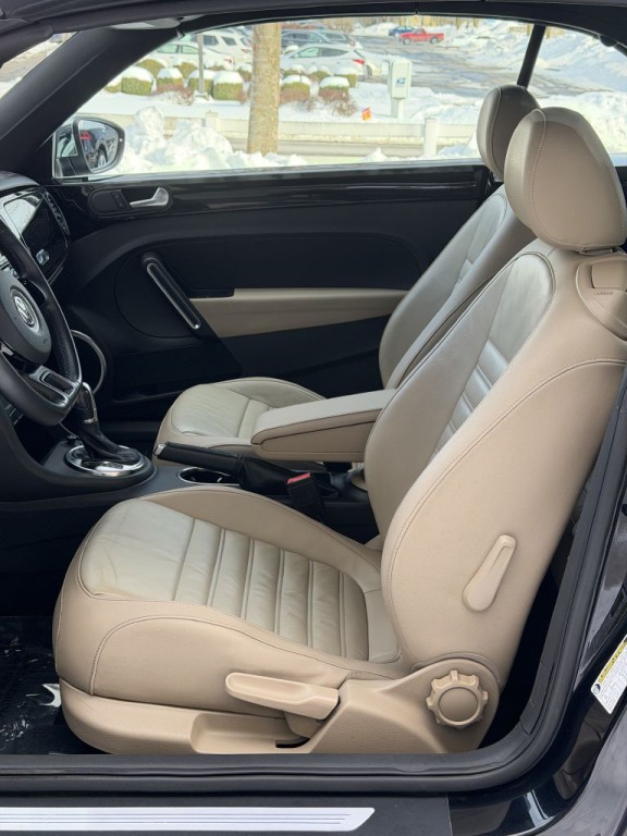 2013 Volkswagen Beetle Image 18