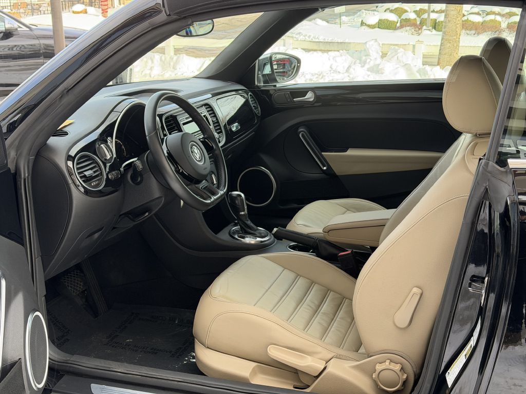 2013 Volkswagen Beetle Image 19