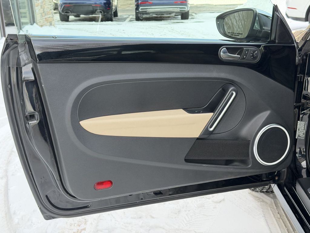 2013 Volkswagen Beetle Image 20