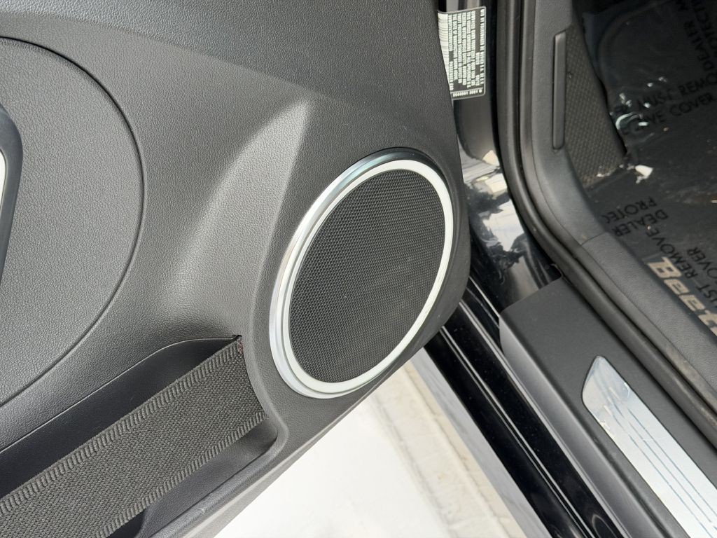 2013 Volkswagen Beetle Image 23