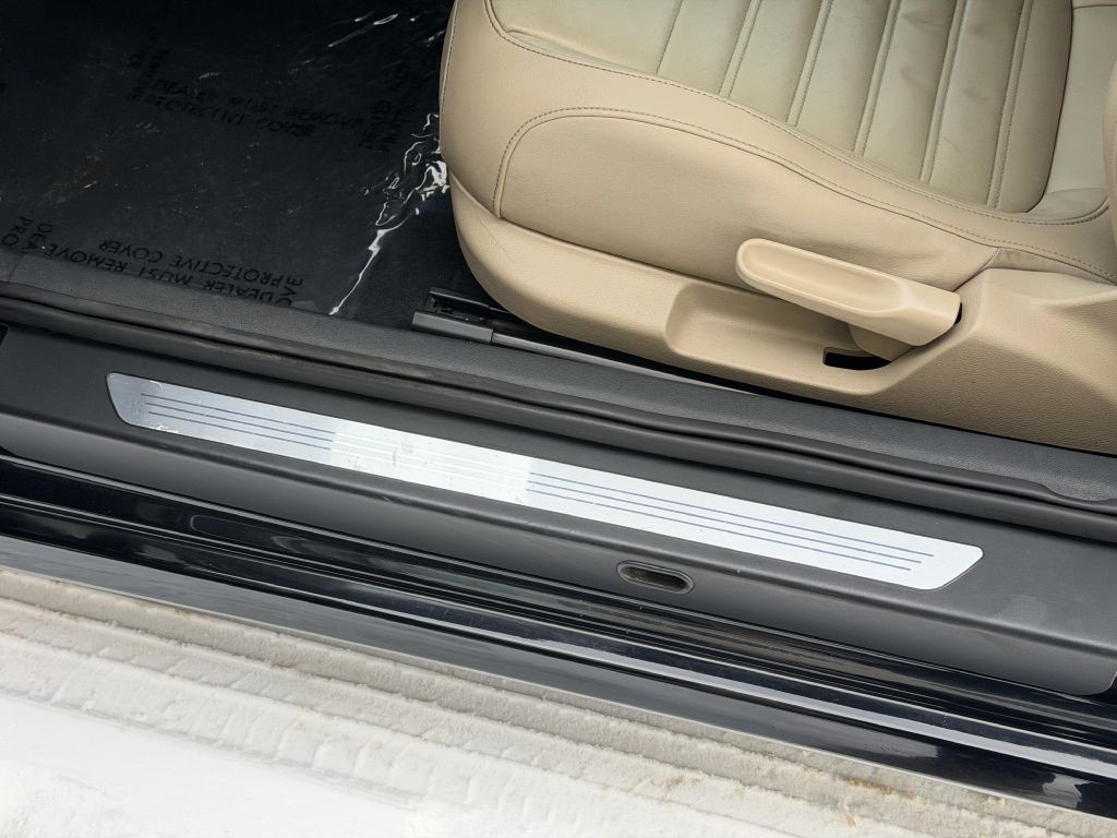 2013 Volkswagen Beetle Image 24