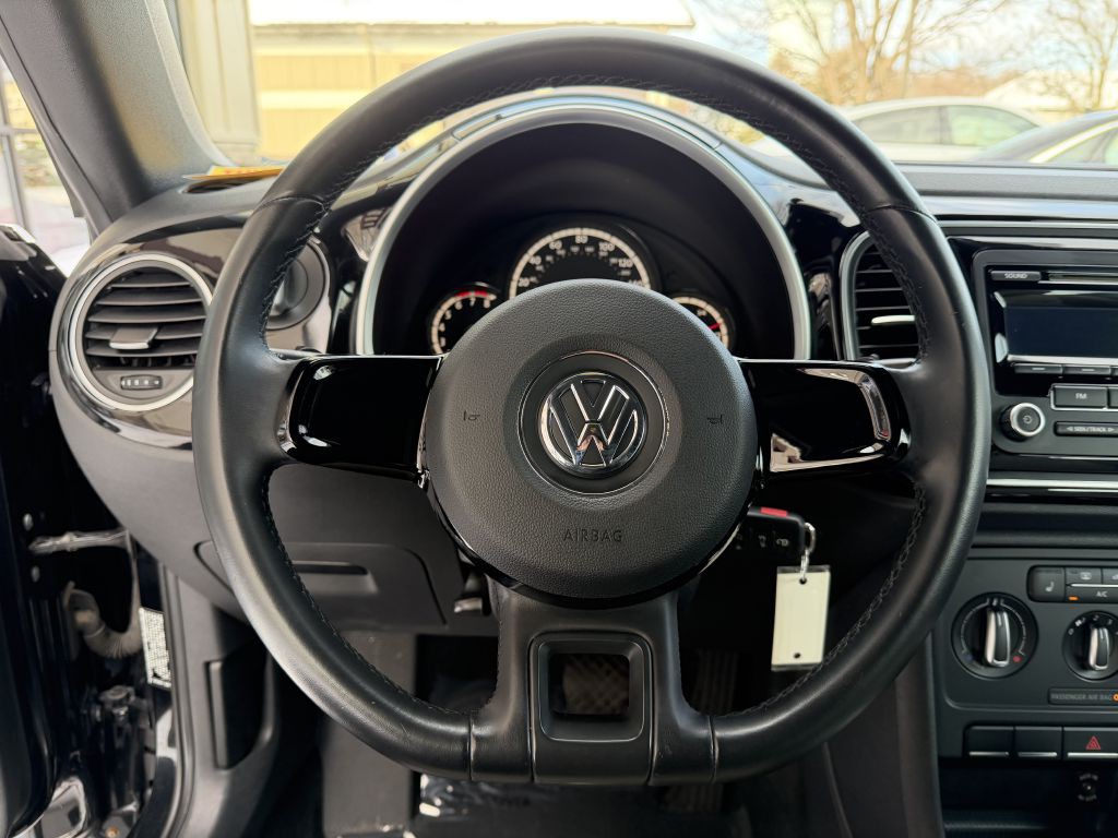 2013 Volkswagen Beetle Image 32