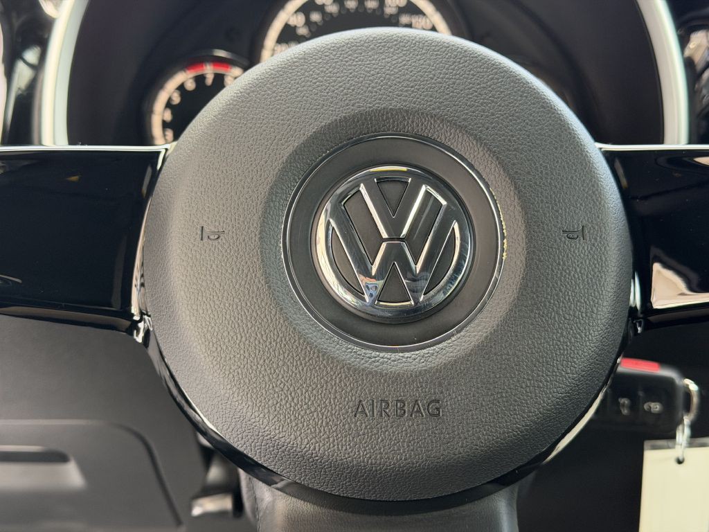 2013 Volkswagen Beetle Image 33