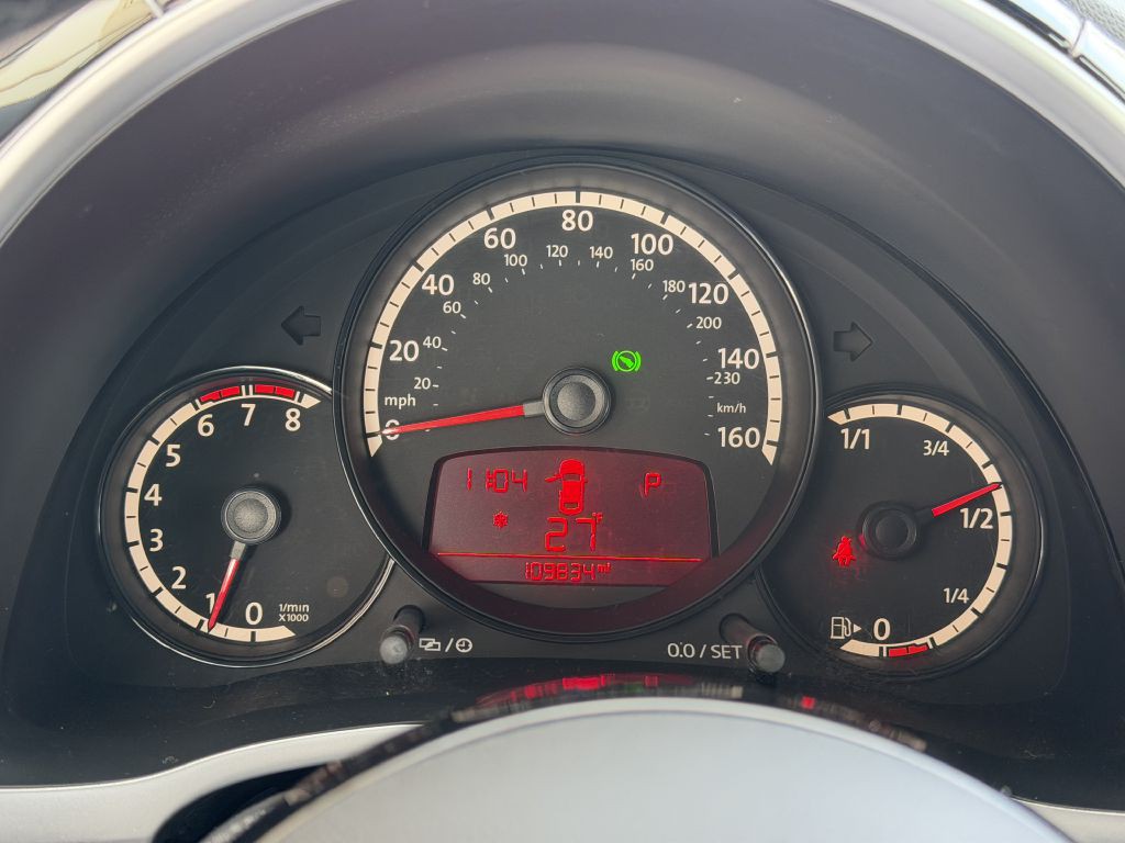 2013 Volkswagen Beetle Image 34