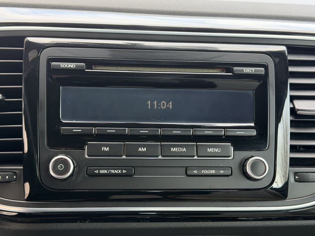 2013 Volkswagen Beetle Image 36