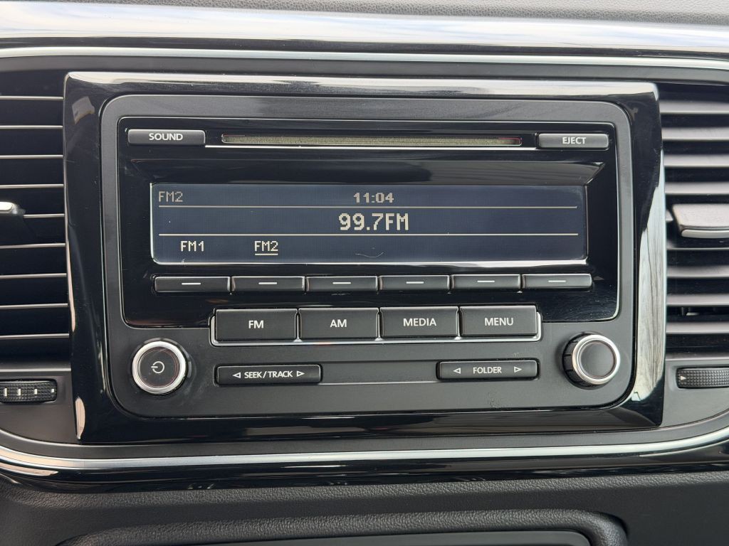 2013 Volkswagen Beetle Image 37