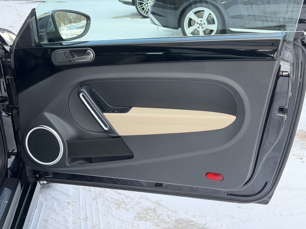 2013 Volkswagen Beetle Image 52