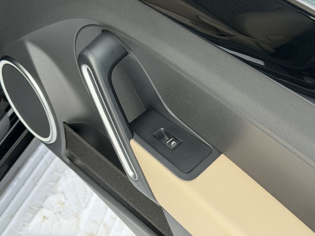 2013 Volkswagen Beetle Image 53