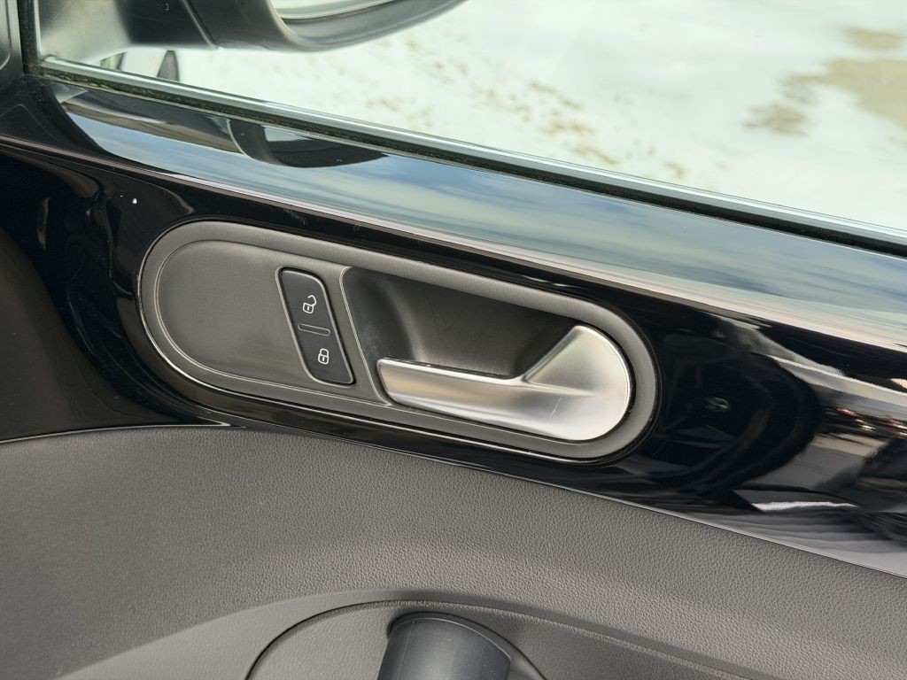 2013 Volkswagen Beetle Image 54