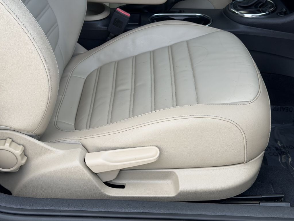 2013 Volkswagen Beetle Image 58