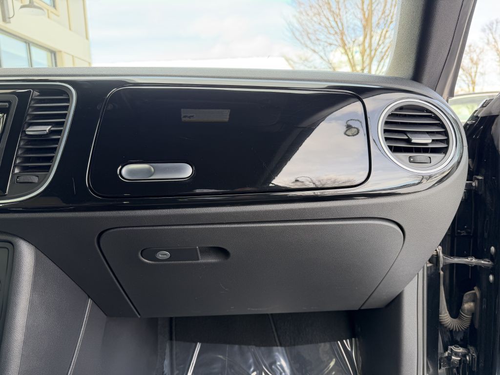 2013 Volkswagen Beetle Image 61