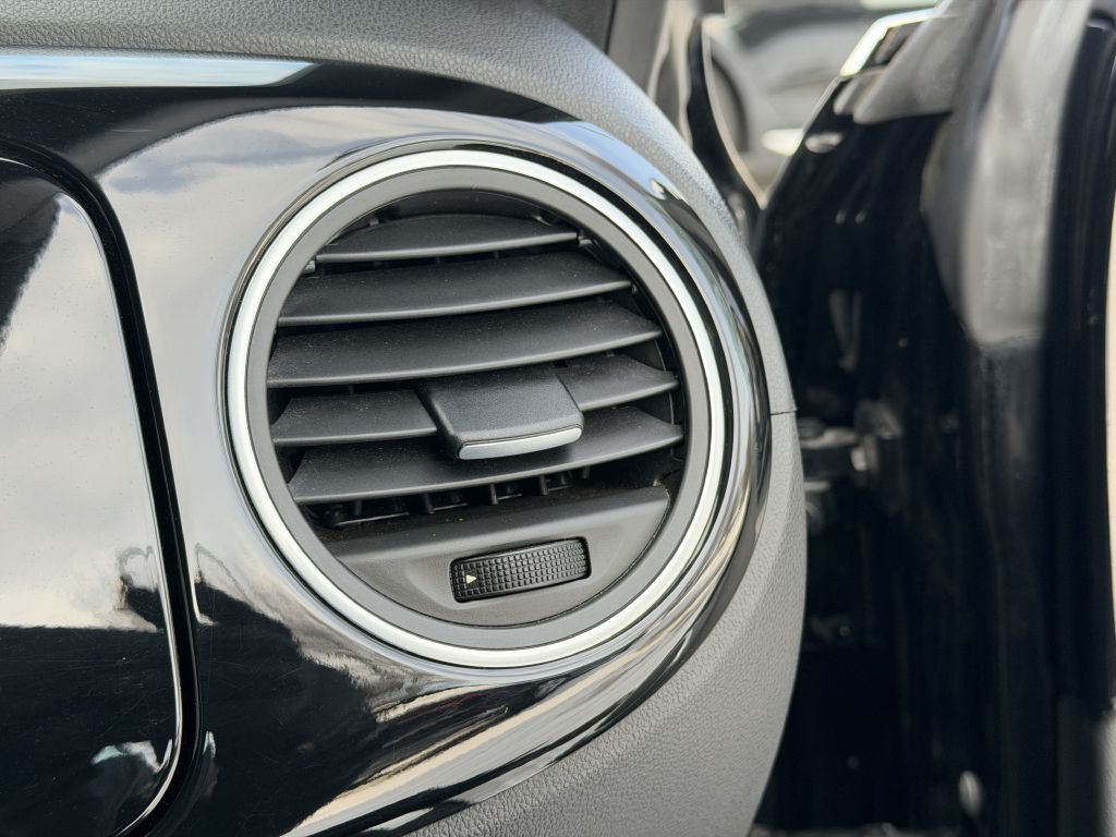 2013 Volkswagen Beetle Image 62