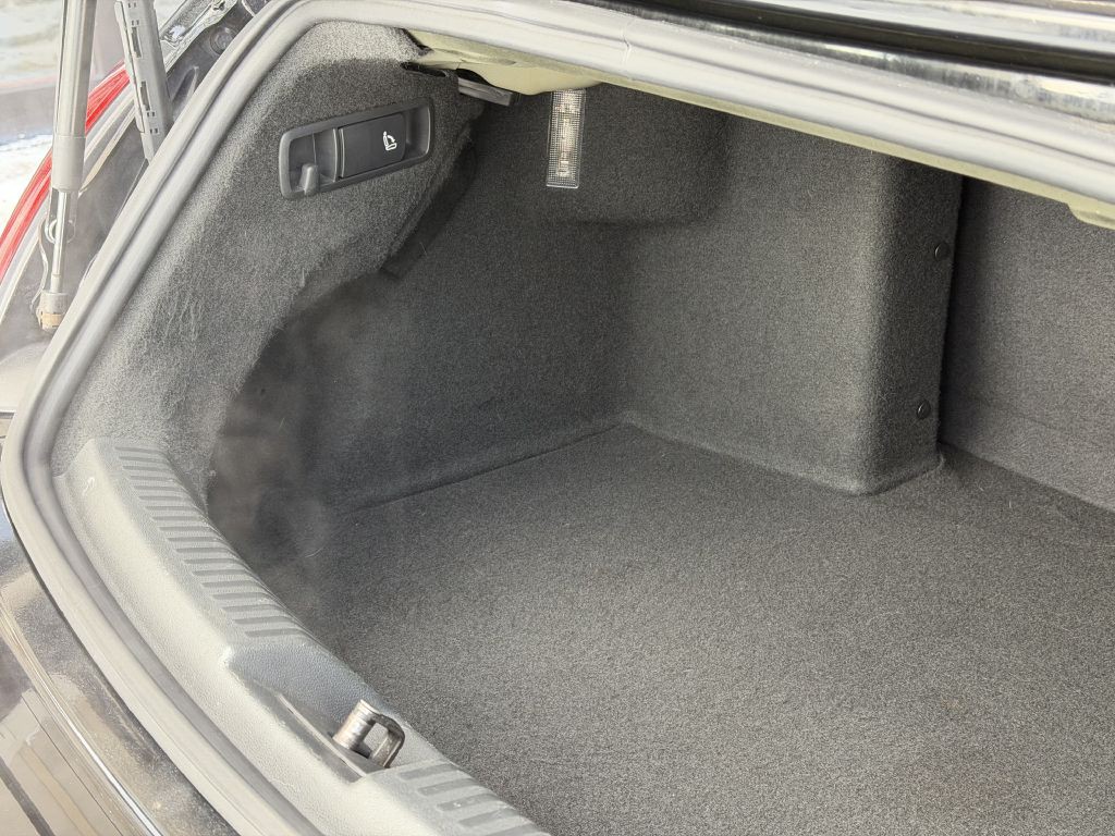 2013 Volkswagen Beetle Image 70