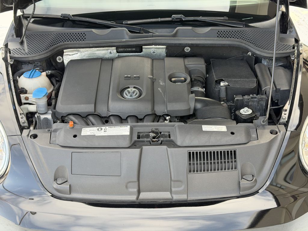 2013 Volkswagen Beetle Image 72