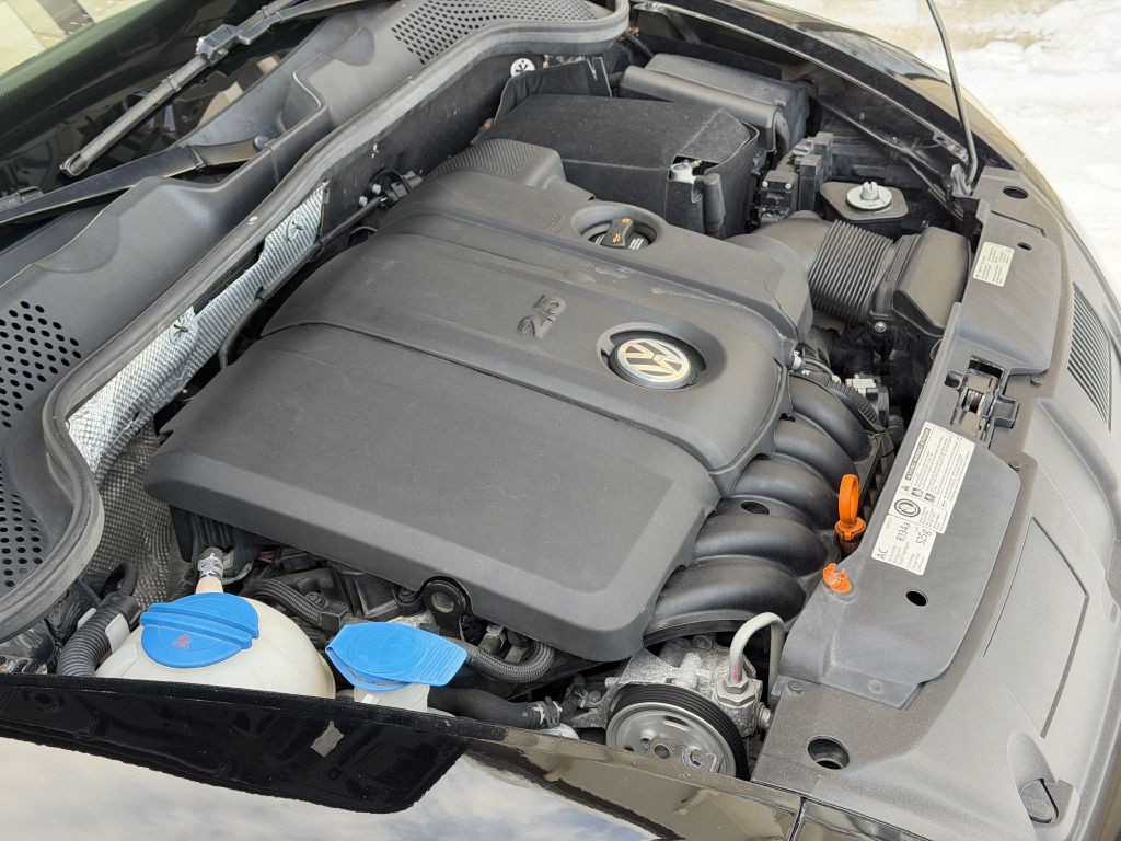 2013 Volkswagen Beetle Image 73