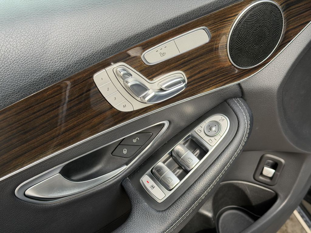 2016 Mercedes-Benz C-Class Image 19
