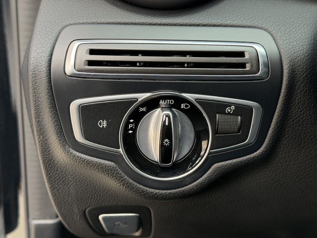 2016 Mercedes-Benz C-Class Image 24
