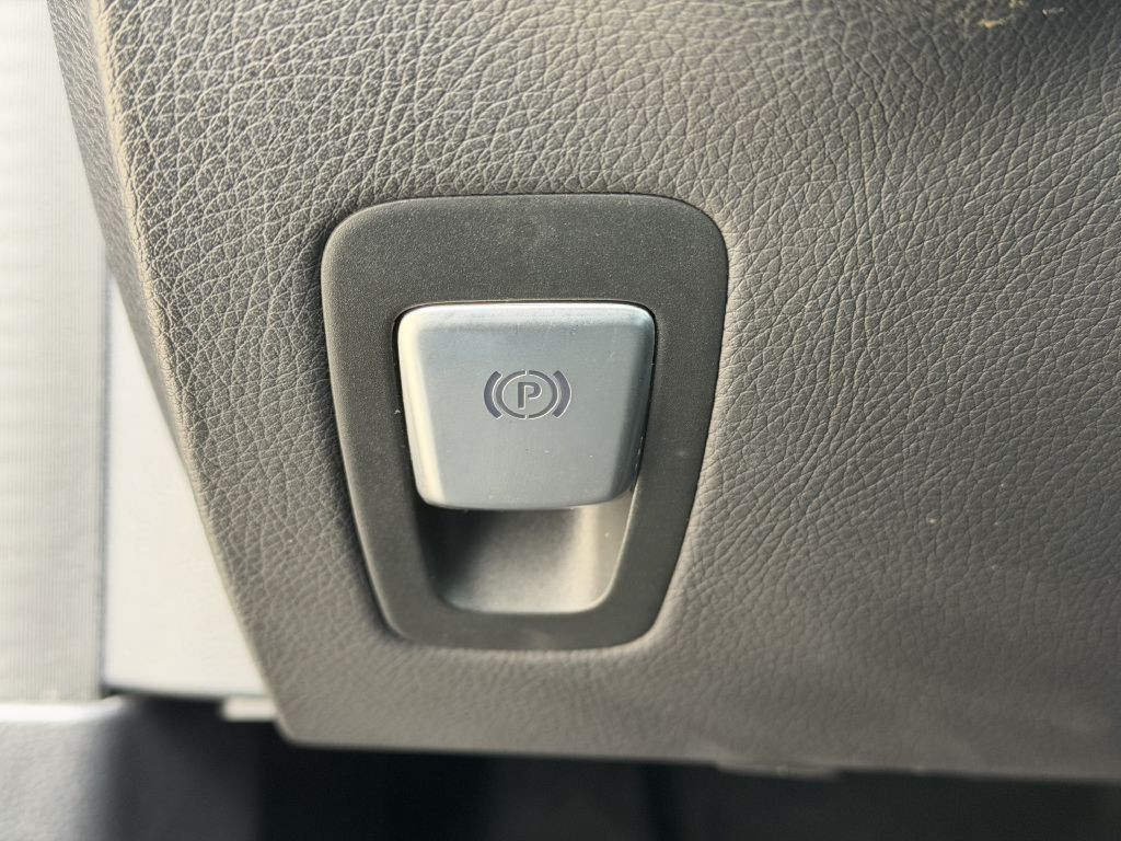 2016 Mercedes-Benz C-Class Image 25