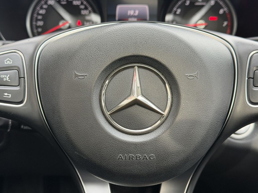 2016 Mercedes-Benz C-Class Image 27