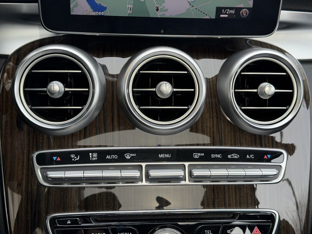 2016 Mercedes-Benz C-Class Image 33