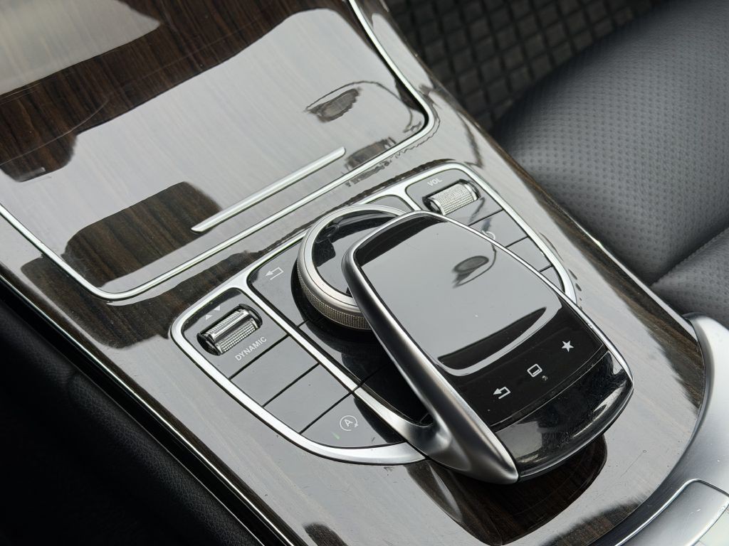 2016 Mercedes-Benz C-Class Image 36