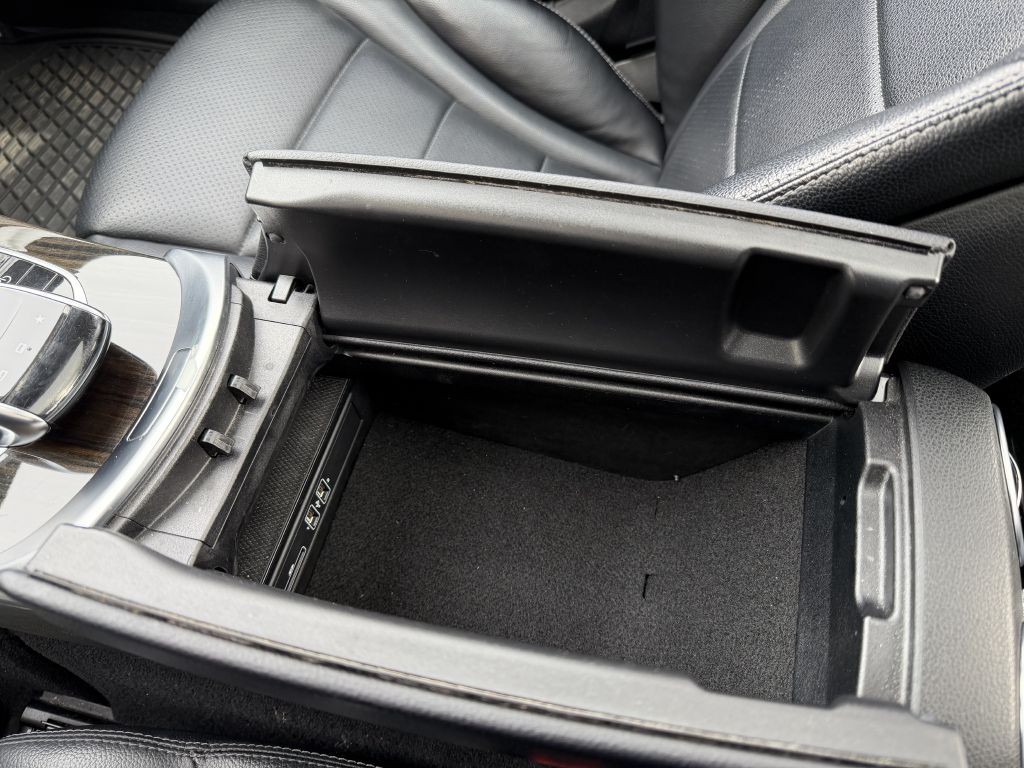 2016 Mercedes-Benz C-Class Image 38