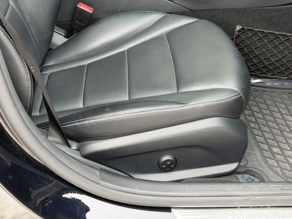 2016 Mercedes-Benz C-Class Image 49