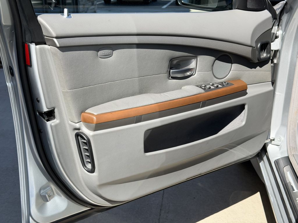 2002 BMW 7 Series Image 21