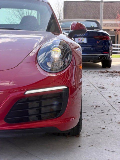 2018 Porsche 911 Image 13