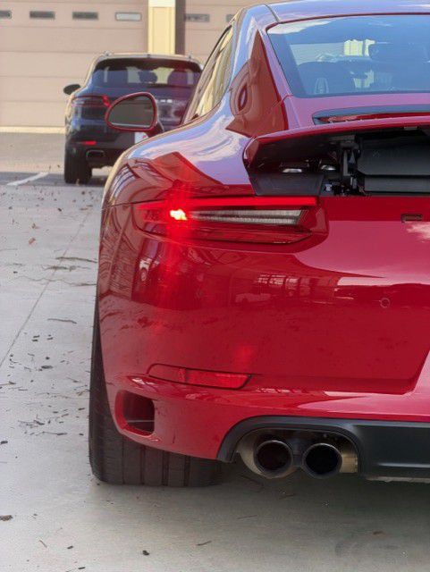 2018 Porsche 911 Image 14