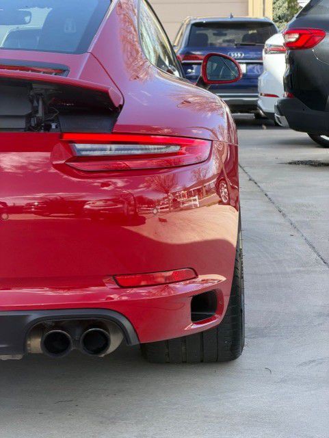 2018 Porsche 911 Image 15