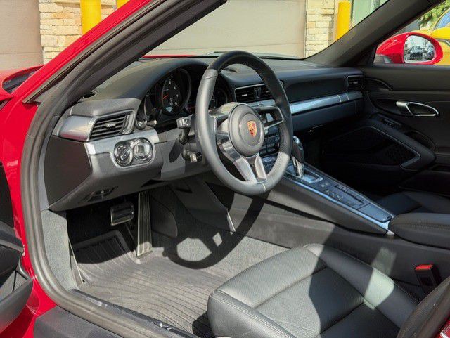 2018 Porsche 911 Image 21