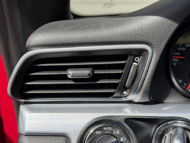 2018 Porsche 911 Image 26