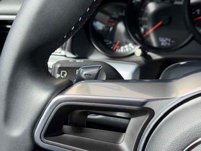 2018 Porsche 911 Image 30