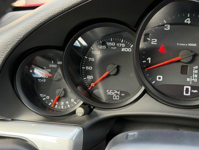 2018 Porsche 911 Image 33