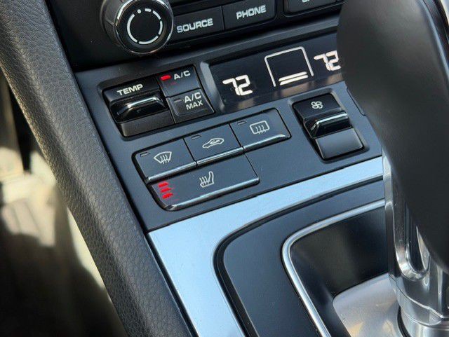 2018 Porsche 911 Image 38