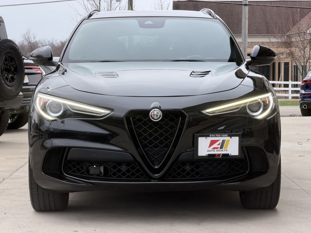 2022 Alfa Romeo Stelvio Image 4