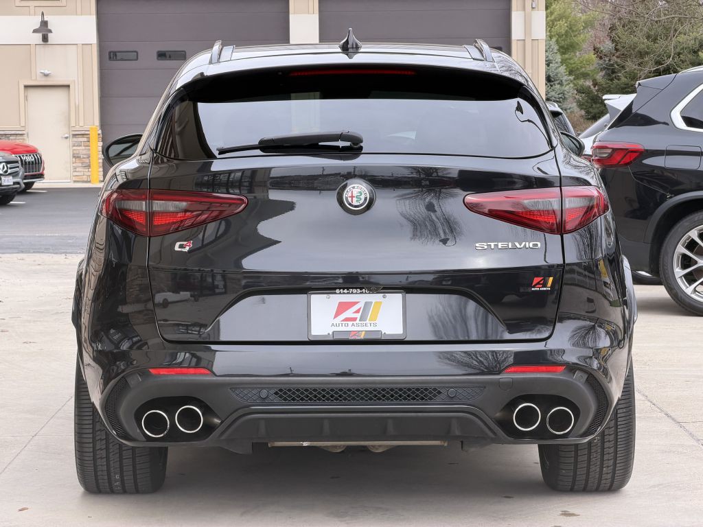 2022 Alfa Romeo Stelvio Image 7