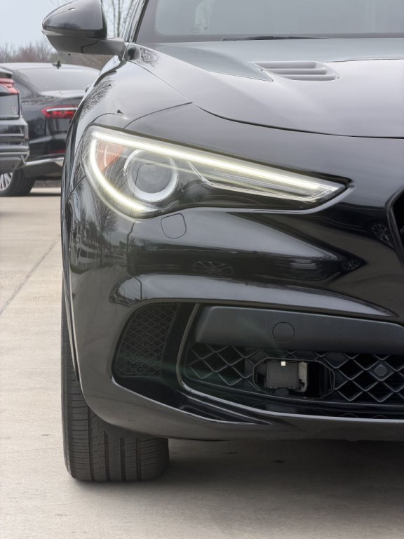 2022 Alfa Romeo Stelvio Image 11