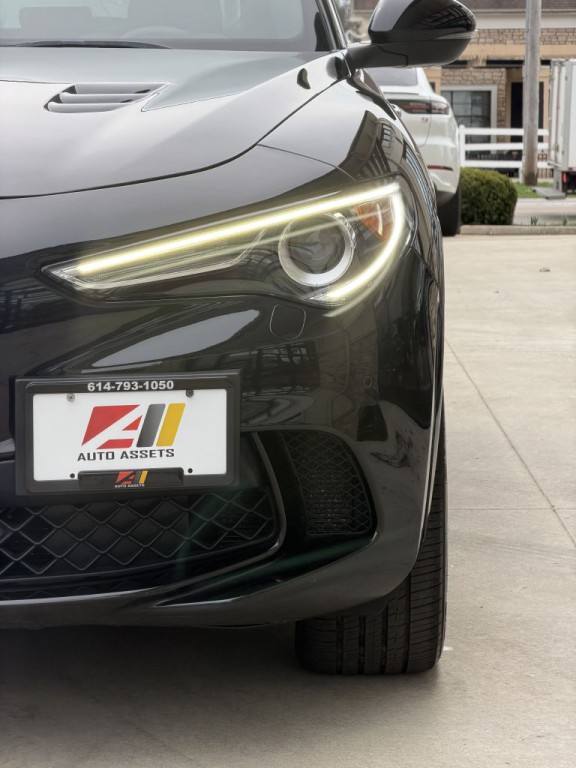 2022 Alfa Romeo Stelvio Image 12