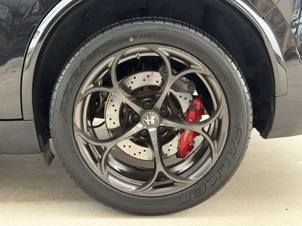 2022 Alfa Romeo Stelvio Image 16