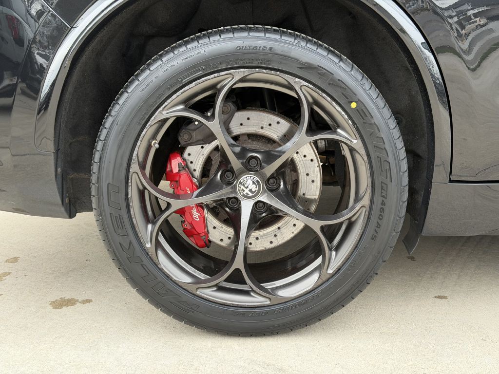 2022 Alfa Romeo Stelvio Image 17