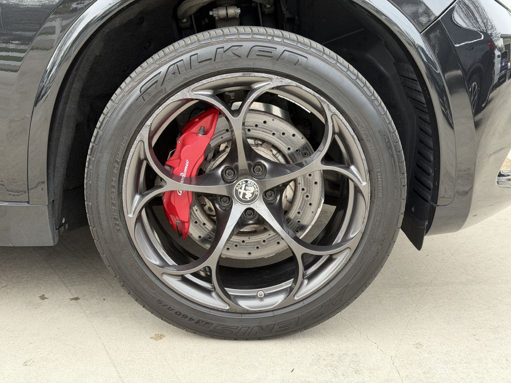 2022 Alfa Romeo Stelvio Image 18