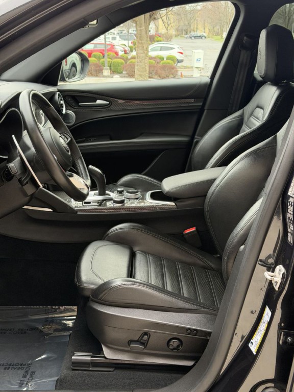 2022 Alfa Romeo Stelvio Image 19