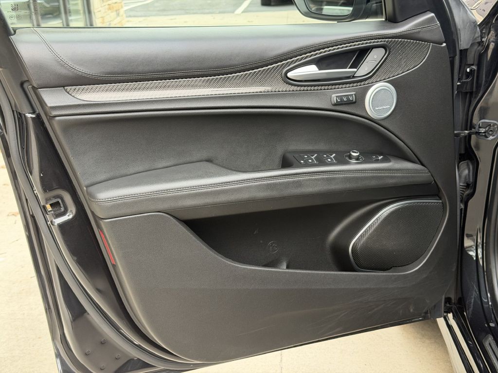 2022 Alfa Romeo Stelvio Image 20