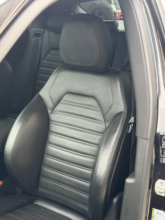 2022 Alfa Romeo Stelvio Image 27