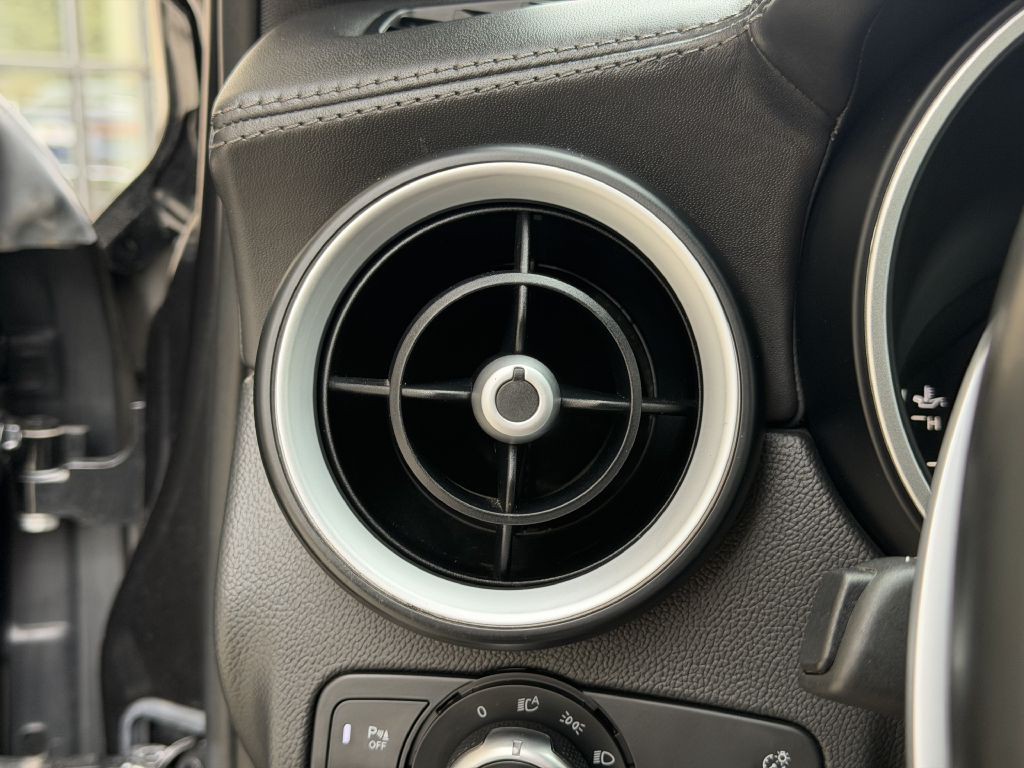 2022 Alfa Romeo Stelvio Image 29