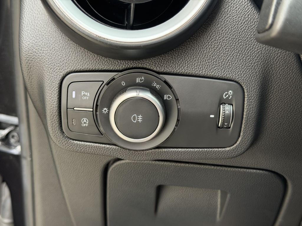 2022 Alfa Romeo Stelvio Image 30