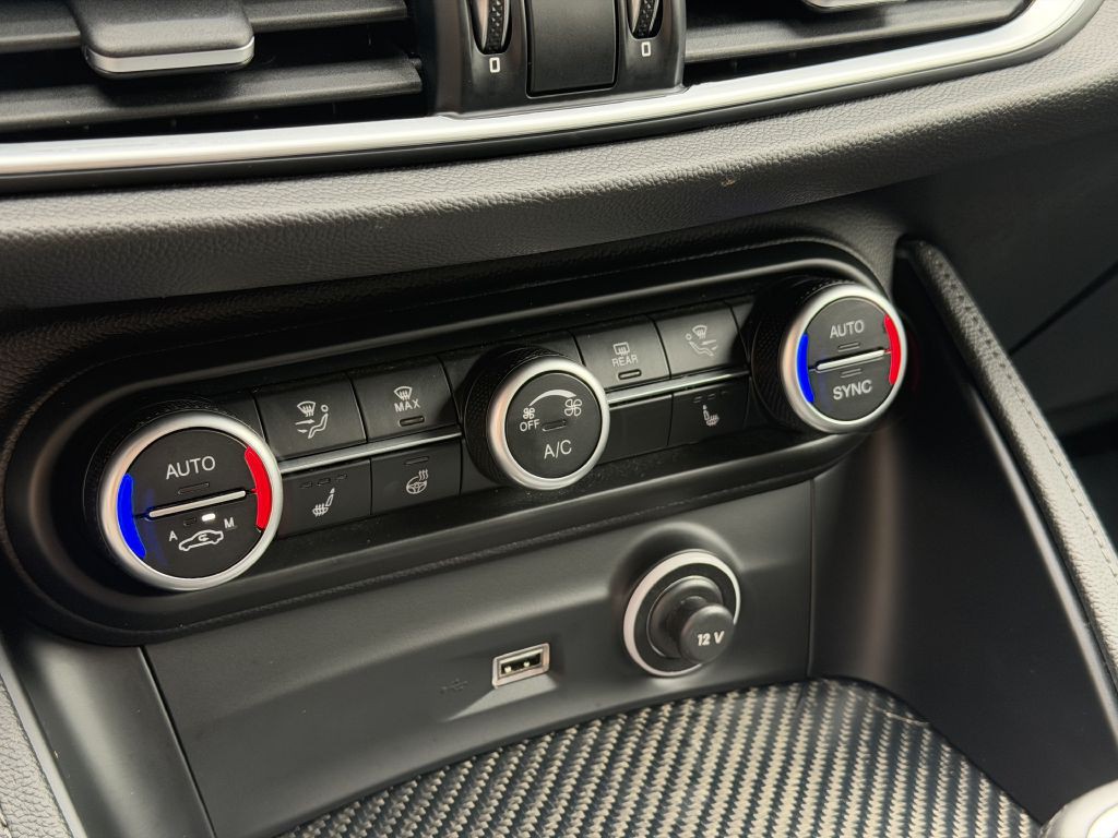 2022 Alfa Romeo Stelvio Image 43