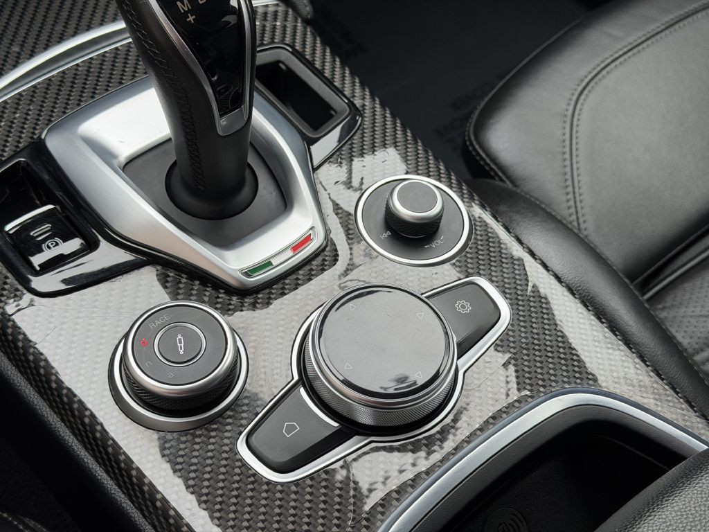 2022 Alfa Romeo Stelvio Image 47